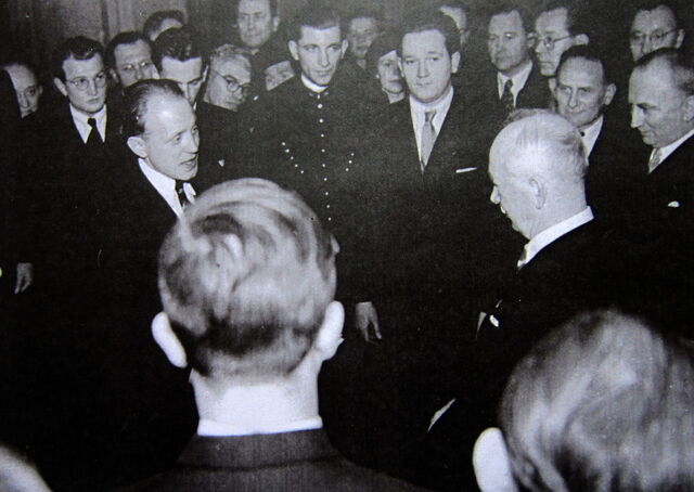 Manžel Zdeněk Šprinc v čele studentské delegace u prezidenta republiky E. Beneše dne 21. 2. 1947